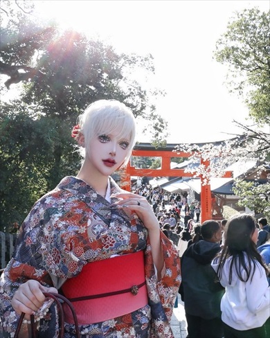 メイクの達人が友達にメイクしてみたら