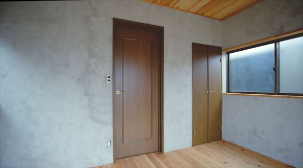 リノベーションでドアのペイント