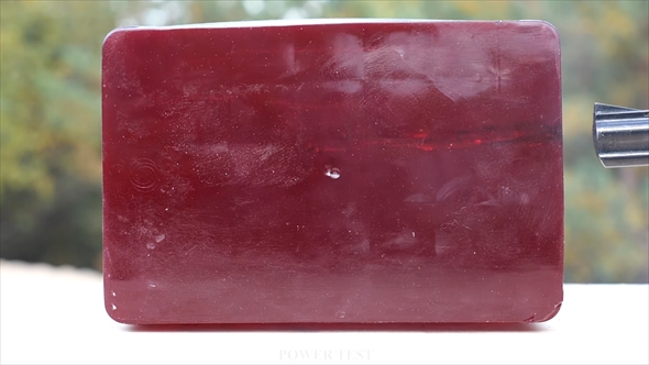 分厚いゼリーに銃弾を撃ち込む実験