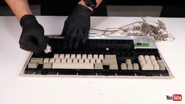 キーキャップを外す