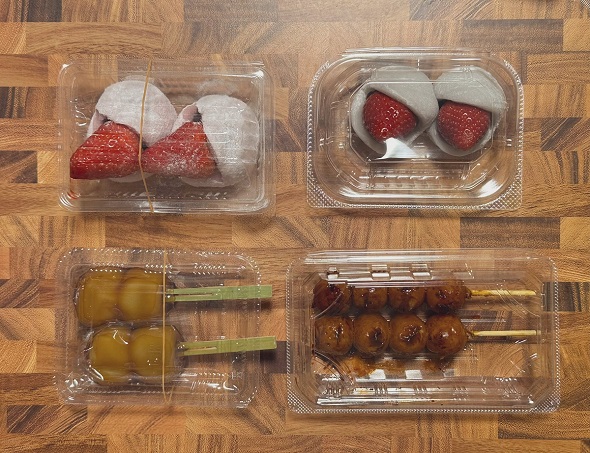 お土産として買ってきたいちご大福と団子がかぶった夫婦