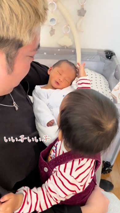 弟と初対面する姉