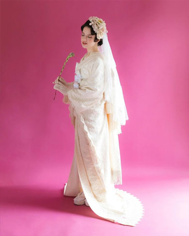 美しいレースの花嫁着物