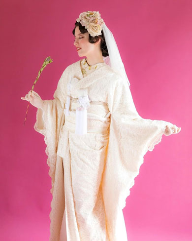 美しいレースの花嫁着物