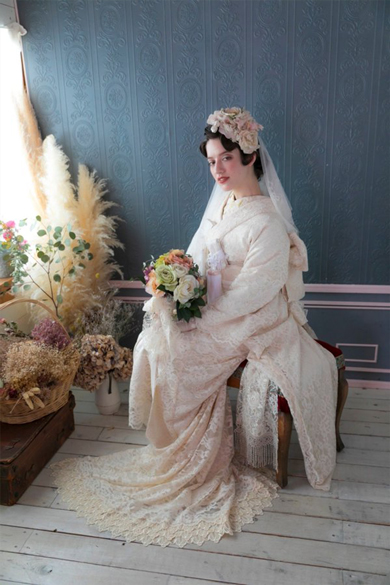 美しいレースの花嫁着物