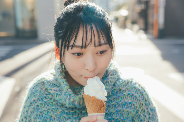 にゃんこスター・アンゴラ村長の1stデジタル写真集「151センチ、48キロ」