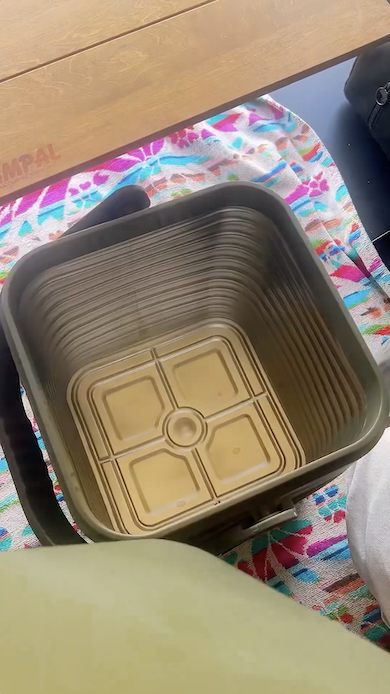 500ミリリットルのペットボトルが5本入る