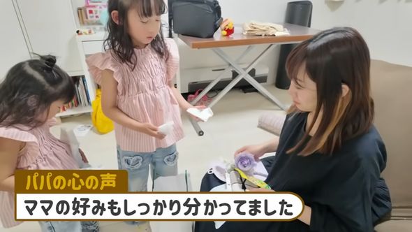 ママにバレないよう母の日のプレゼントを用意する三姉妹