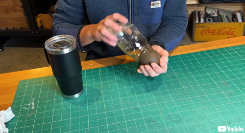 ピカピカの泥団子作りに挑戦するカナダ人男性