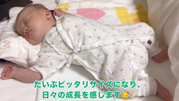 熟睡する生後2ヶ月の赤ちゃん