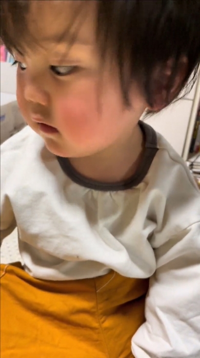 そっぽを向いている息子