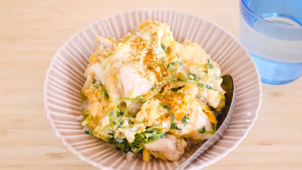 月曜日の夜ご飯は具だくさん親子丼