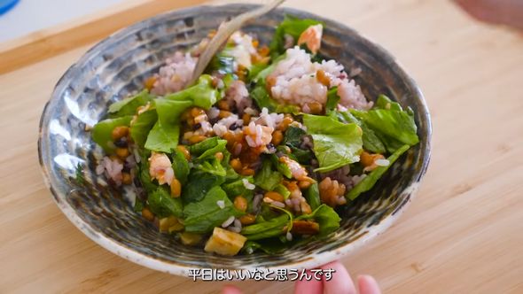 火曜日の夜ご飯はまぜまぜごはん