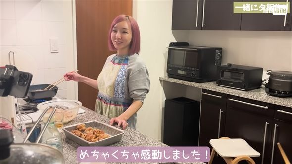 「恋愛レボリューション21」のダンスを披露する加護亜依の子どもたち