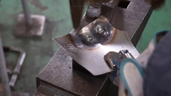 ステンレス板で作る西洋甲冑のガントレット