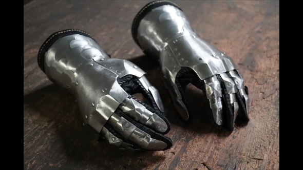 ステンレス板で作る西洋甲冑のガントレット