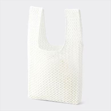 GUメッシュニットミニバッグの容量