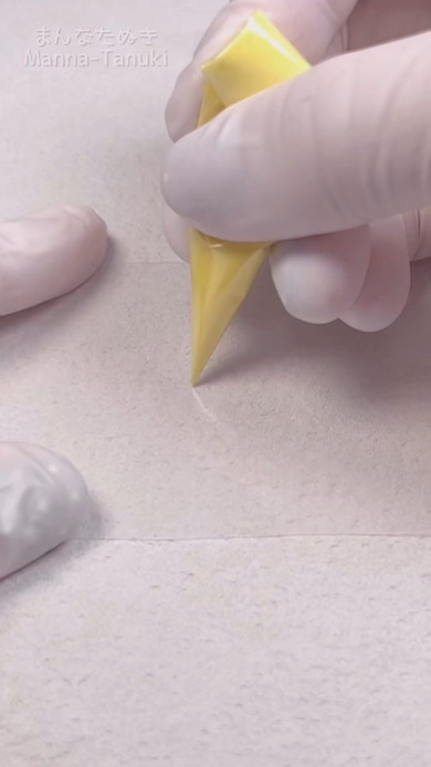 「なみのりピカチュウ」をモチーフにしたアイシングクッキーの制作過程