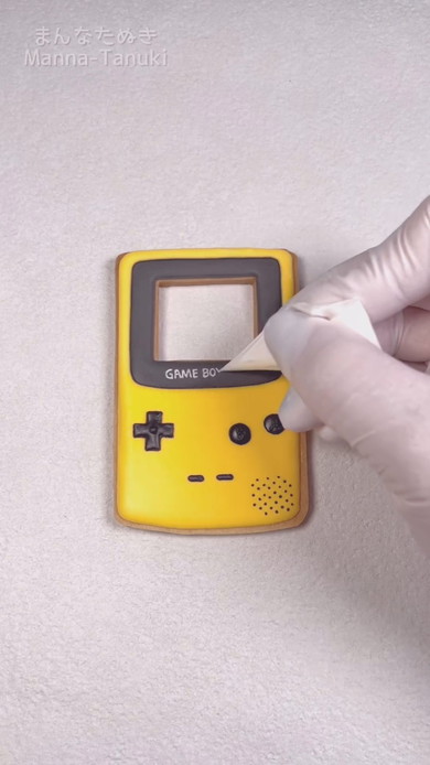 「なみのりピカチュウ」をモチーフにしたアイシングクッキーの制作過程