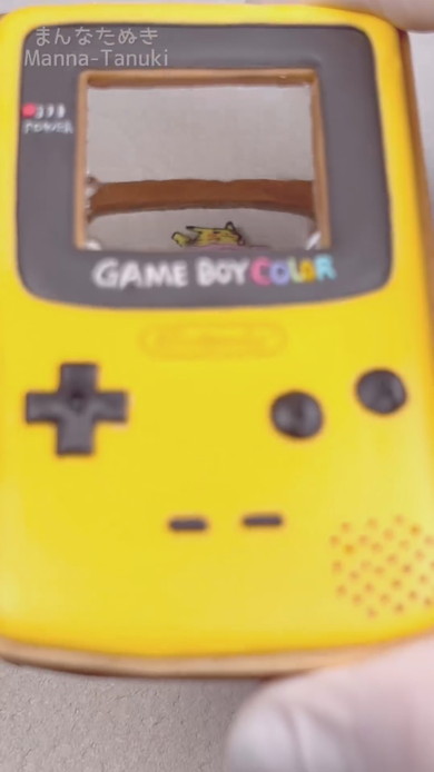 「なみのりピカチュウ」をモチーフにしたアイシングクッキーの制作過程