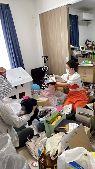 片付け中の部屋