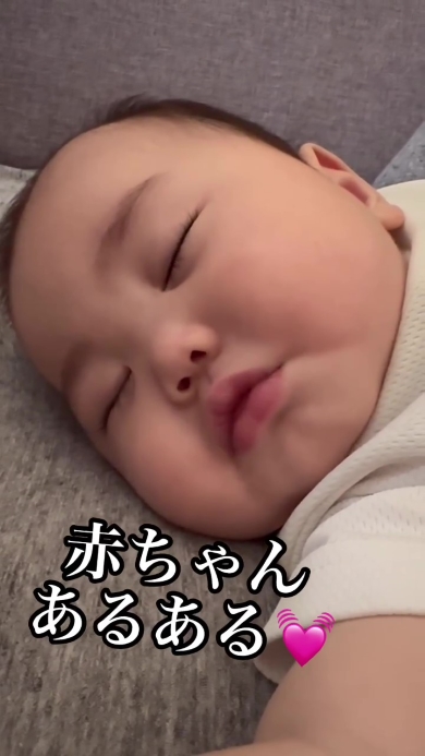 寝ている赤ちゃん