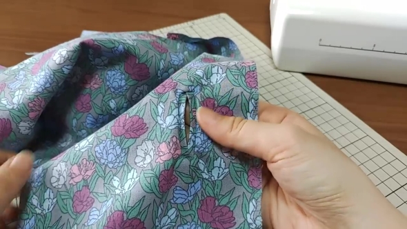 スリットが入った生地