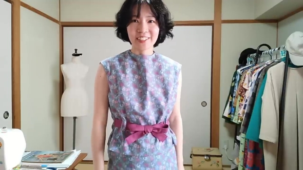 セットアップを着た女性