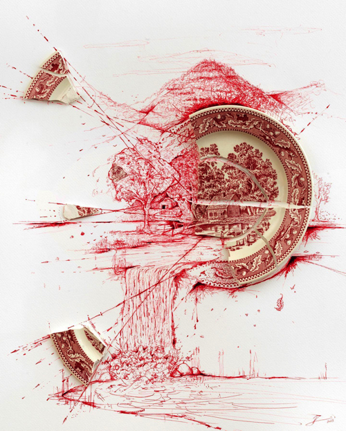 絵皿の破片に絵を描き足したアート