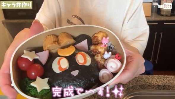 セーラームーンのルナのキャラ弁を作る加護亜依