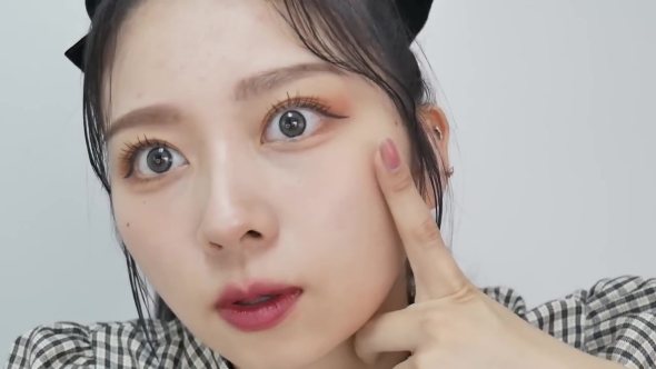 メイクが完成した女性