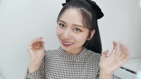 ポニーテールの女性