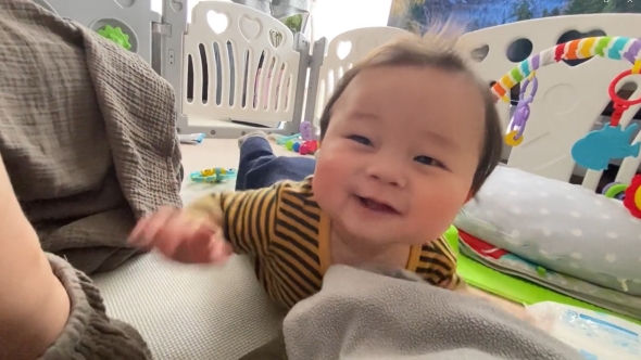 幸せそうなチビ助くん