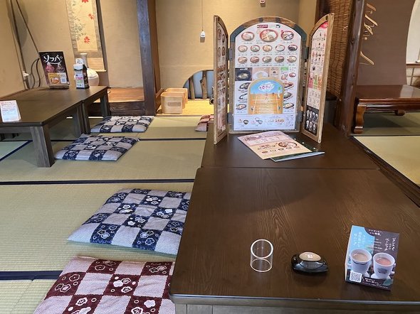 お座敷席でもひときわ目立つメニュー