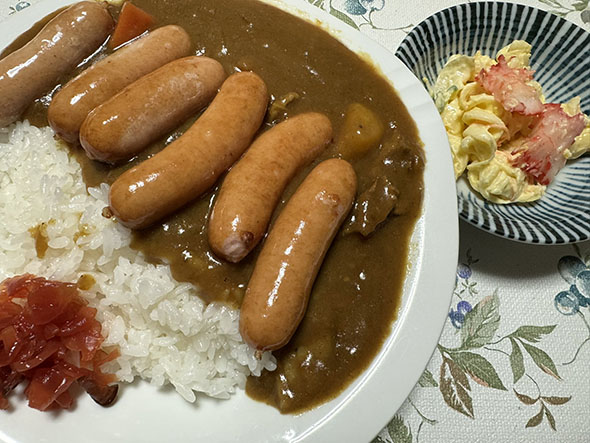 昨日のカレーに香薫6本をのせたところ