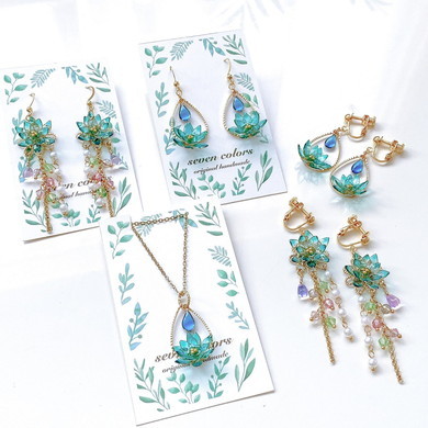 ハスの花モチーフアクセサリーの写真