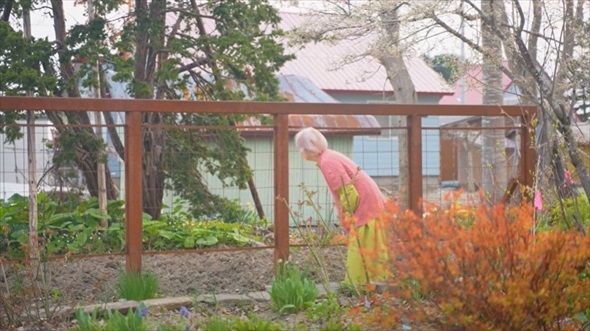 春の北国で生き生きと暮らす母と祖母に羨望の声