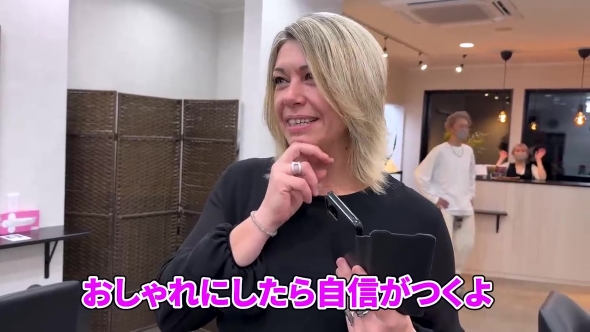 娘を見つめる母