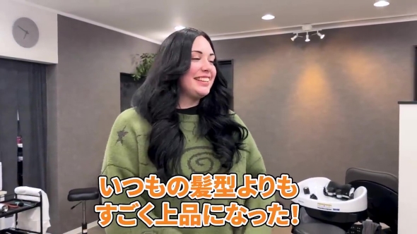 笑顔で話をする娘