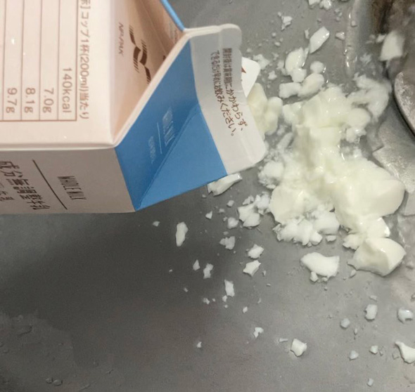 冷蔵庫 とんでもないもの 牛乳 賞味期限 2年前