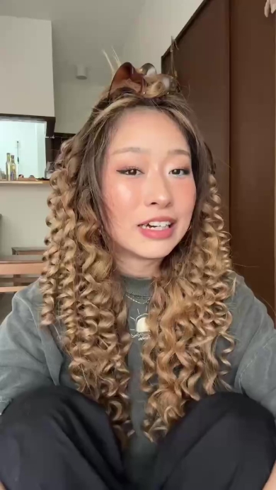 サイドの髪を巻き終えた画像