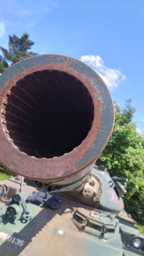 戦車 展示 元自衛隊 隊員 退役 余生 鳥の巣 平和