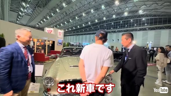 「AUTOMOBILE COUNCIL 2024」で6600万円のアルヴィス「3リッター・グラバー・スーパー・クーペ」に試乗するヒロミ