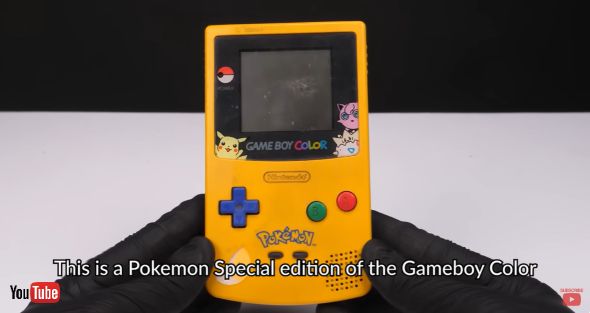 1999年発売のゲームボーイカラー ポケモン3周年記念バージョン