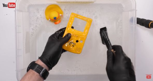 1999年発売のゲームボーイカラー ポケモン3周年記念バージョン