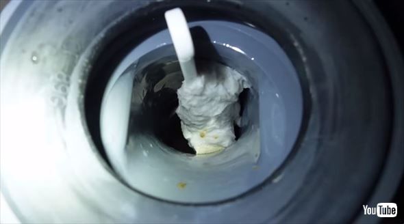トイレにブラシを流したら？