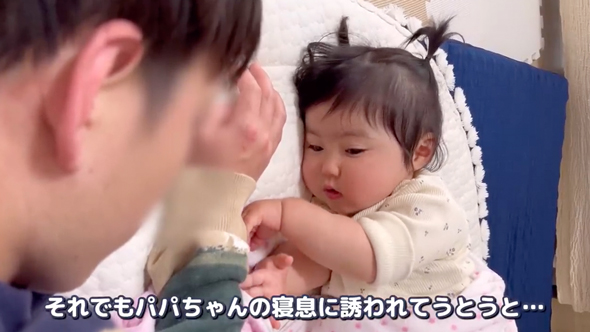 眠そうな赤ちゃん