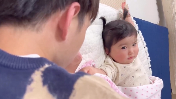 眠そうな赤ちゃん