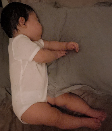 「ヒ」見える寝姿