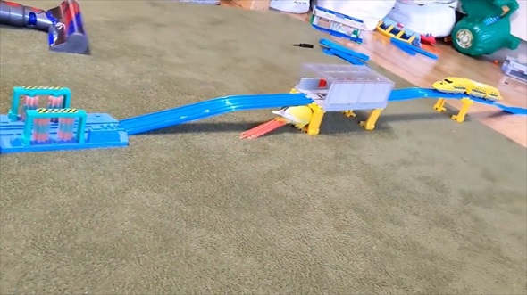 ドクターイエローガチ勢なインコ